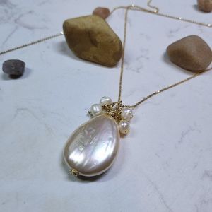 White pearl natural necklace and pendant gold filled